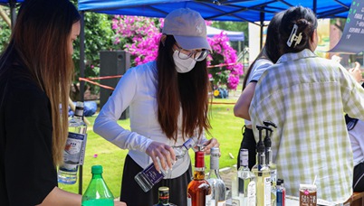 酒香四溢！川大锦江学院举办自酿酒文化节